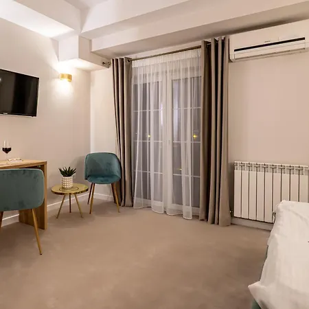 Ges Hotel Mamaja